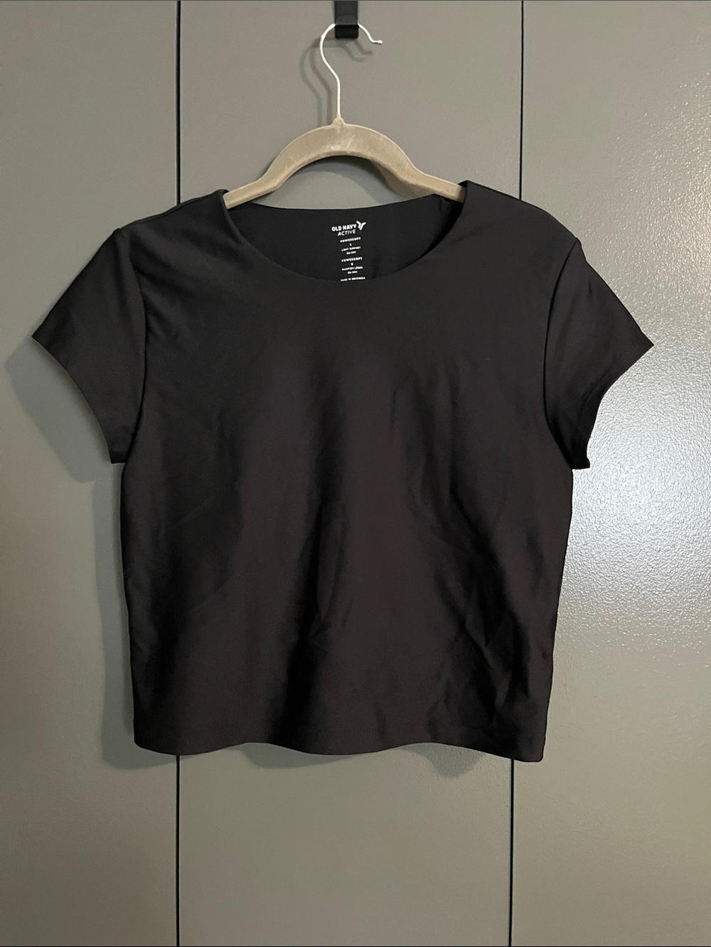 Old Navy Active black activewear cropped tee with built in bra